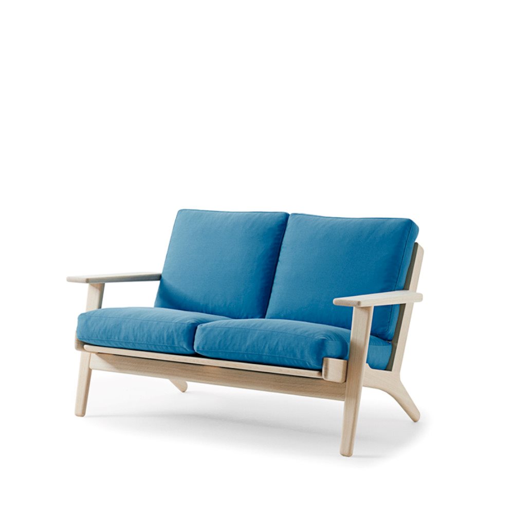 Formand uddannelse gå GE 290 er en klassisk dansk 3-personers sofa af Hans J. Wegner