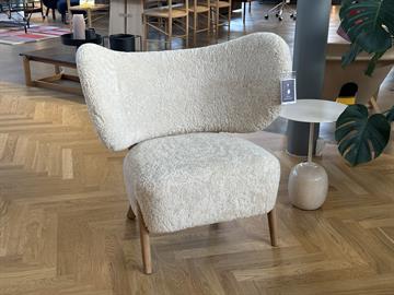 Mazo TMBO Lounge Stol sheepskin moonlight.
